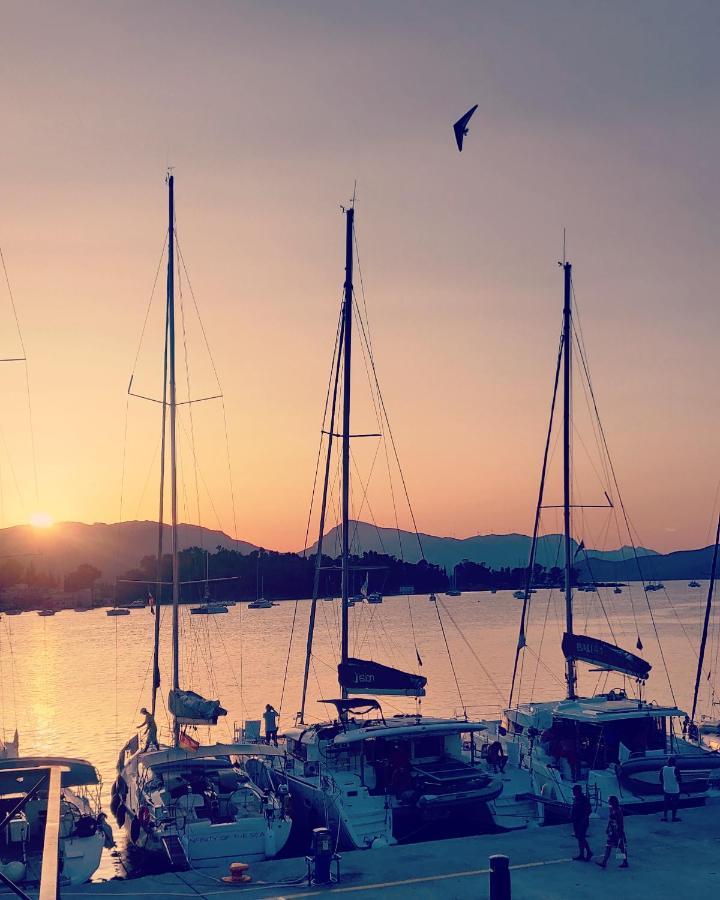 The Manessi City Boutique Hotel Poros Town Luaran gambar