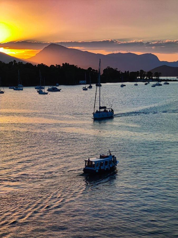 The Manessi City Boutique Hotel Poros Town Luaran gambar