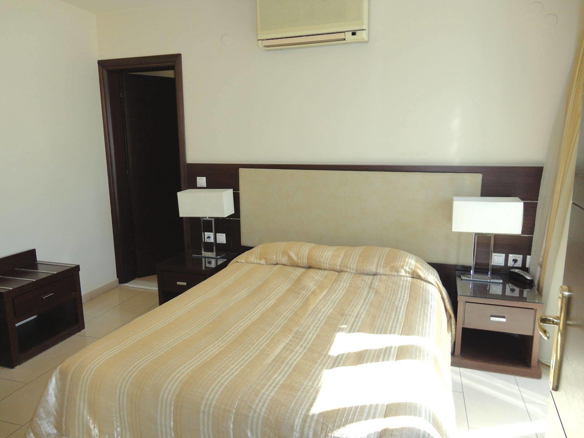 The Manessi City Boutique Hotel Poros Town Luaran gambar