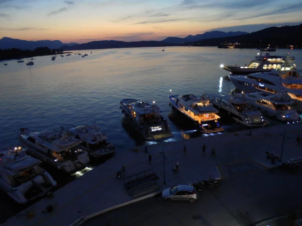 The Manessi City Boutique Hotel Poros Town Luaran gambar
